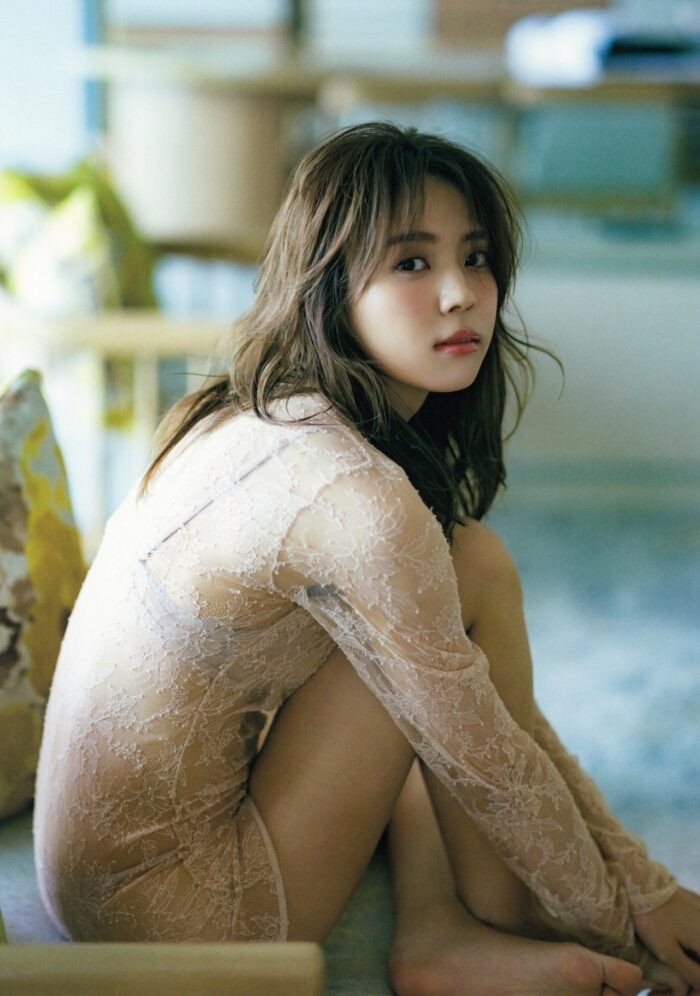 小林由依 水着