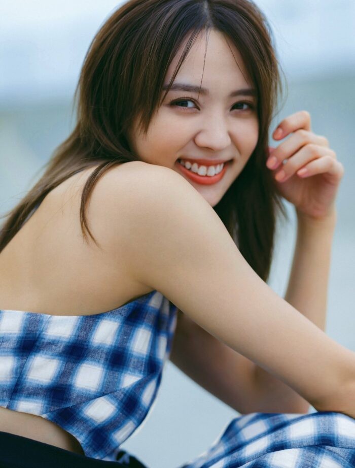 小林由依 水着