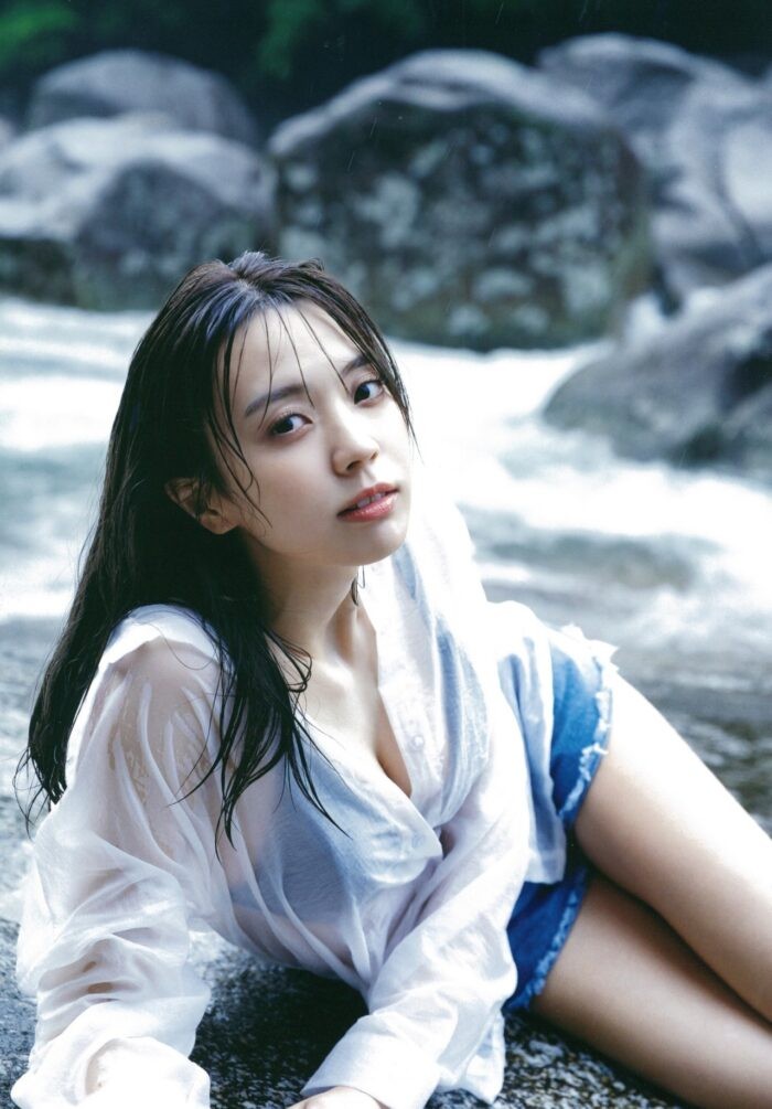 小林由依 水着