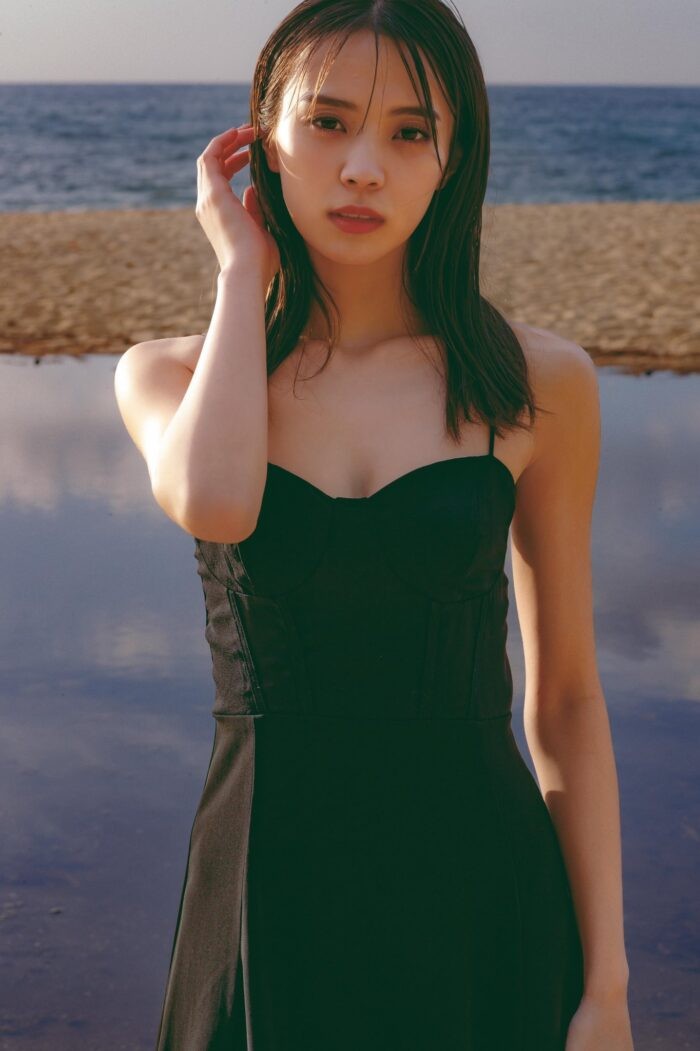 小林由依 水着