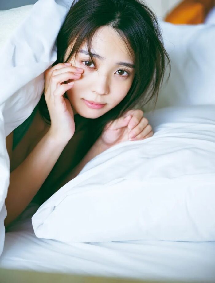 小林由依 水着