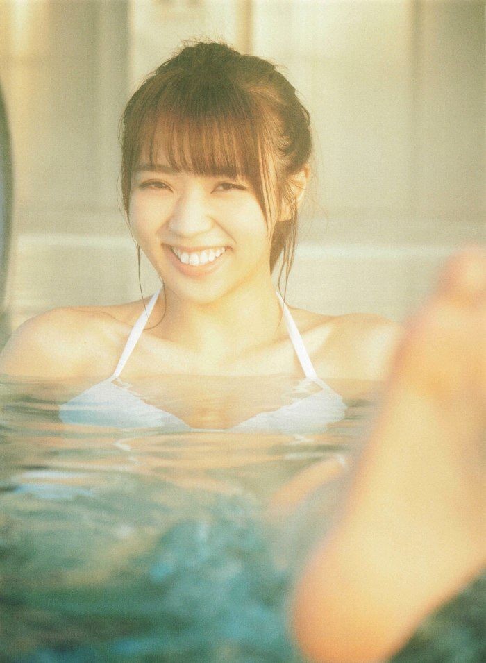 小林由依 水着