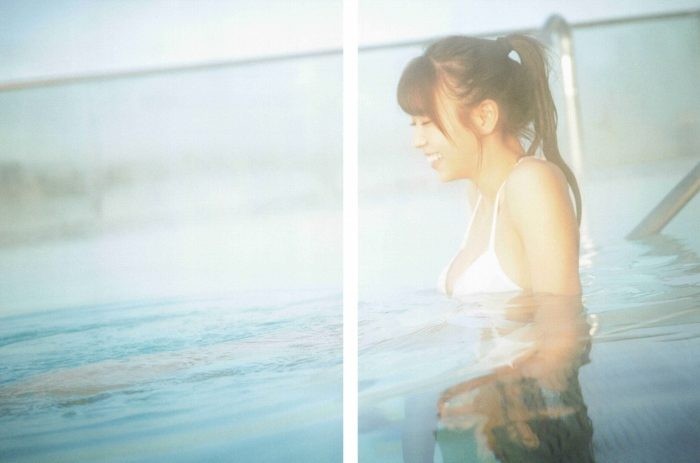 小林由依 水着