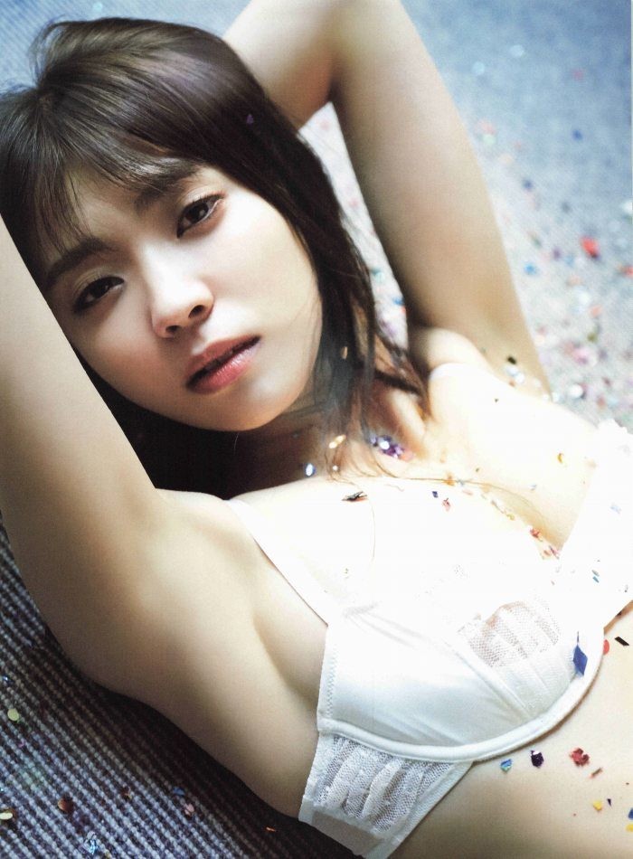 小林由依 水着