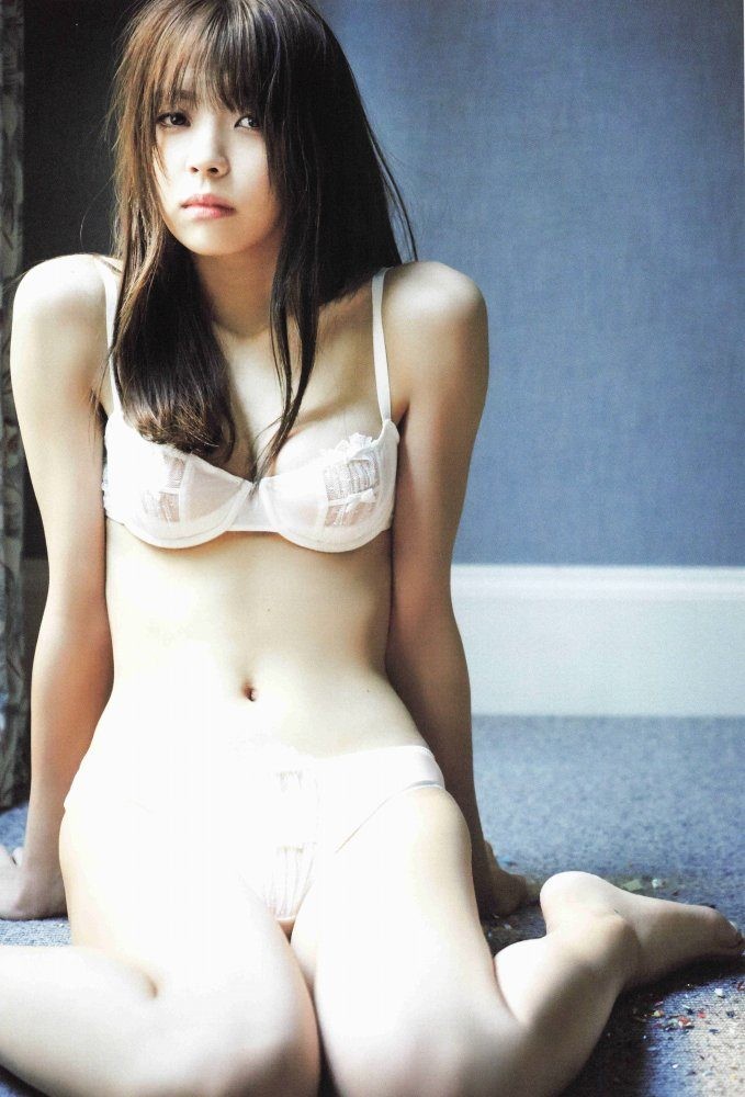 小林由依 水着