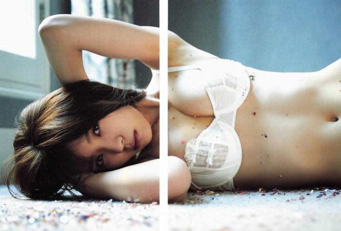 小林由依 水着
