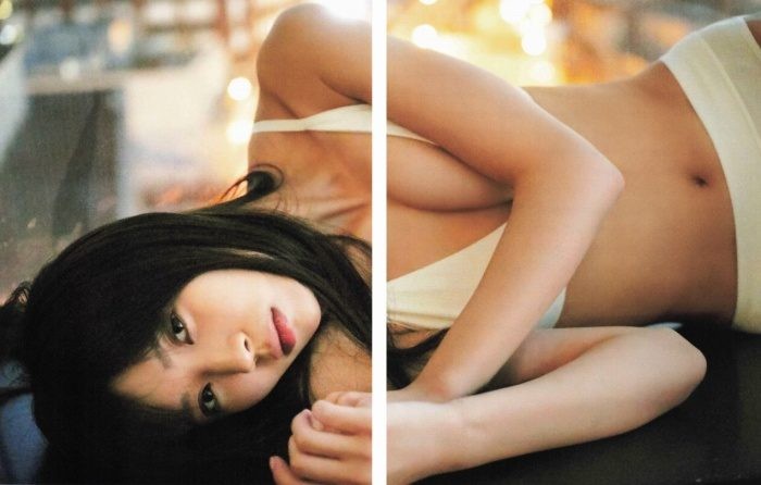 小林由依 水着