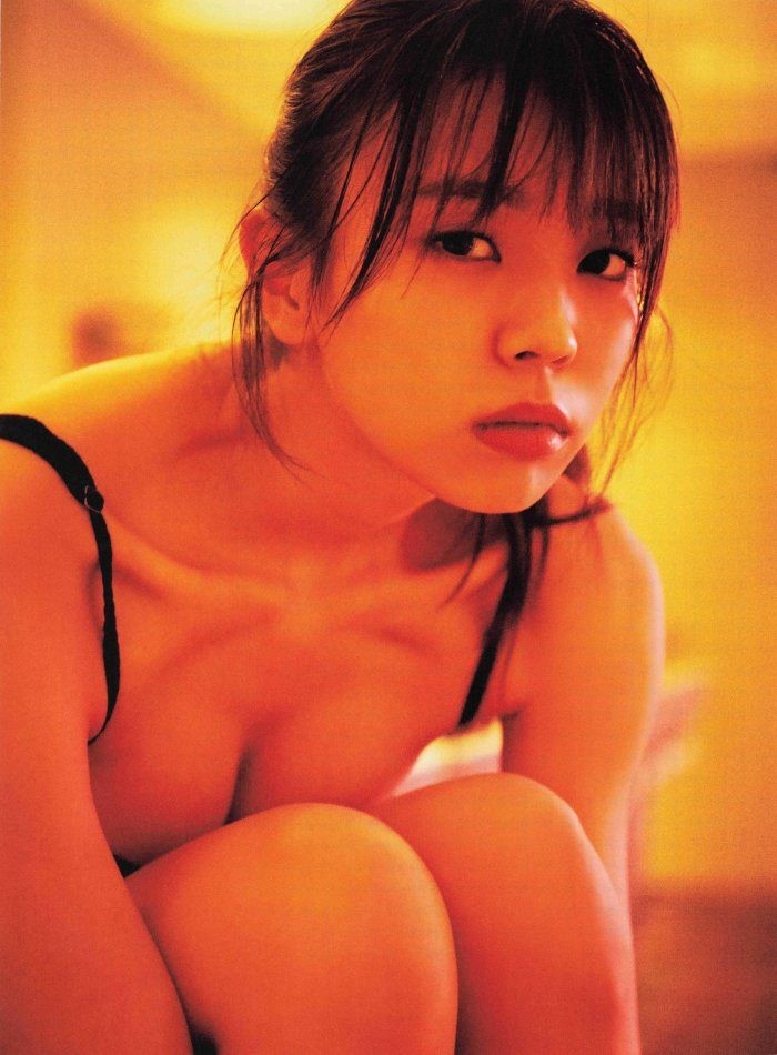 小林由依 水着
