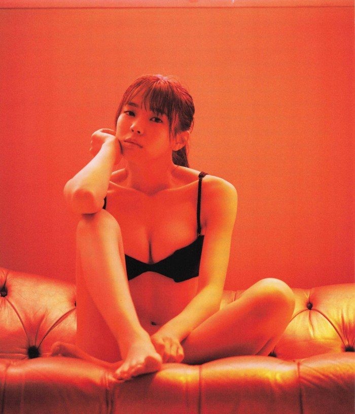 小林由依 水着