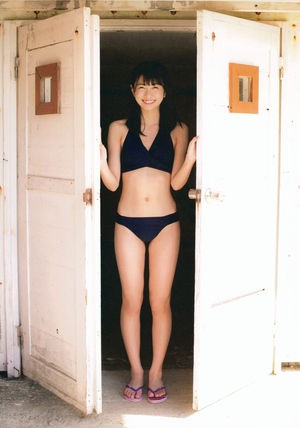 松岡はな、水着姿が眩しい!