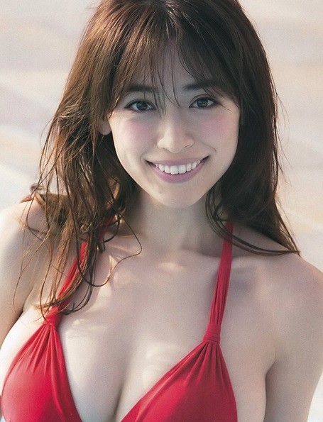 泉里香ってどんな人？ プロフィールから最新情報、水着姿まで徹底解剖！