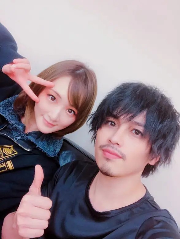 生駒里奈と鈴木勝吾
