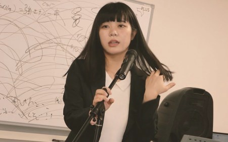 ステージで輝く、ちあきちゃん。