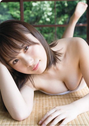 高橋朱里の水着姿