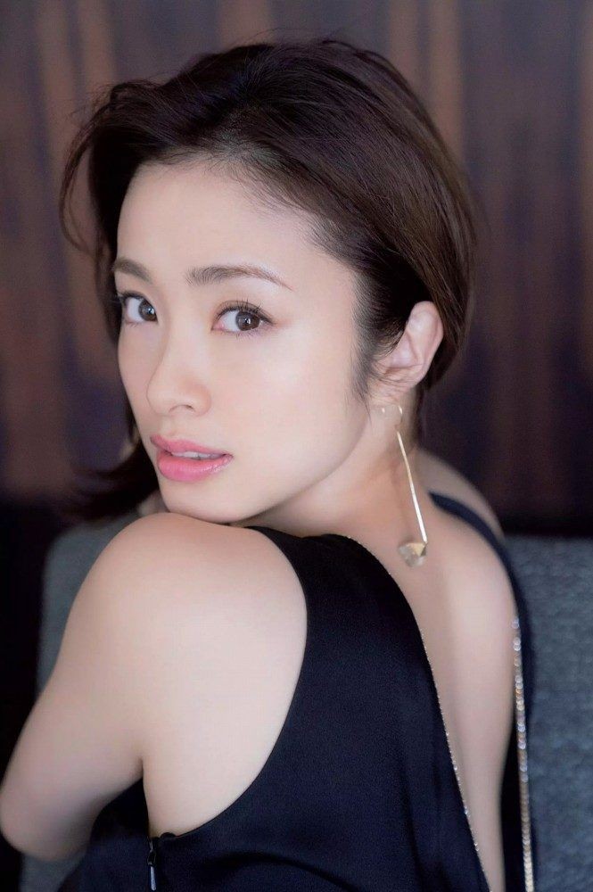 上戸彩、40歳を迎えても止まらない！ 輝き続ける美貌と、気になる恋愛遍歴を徹底解剖！