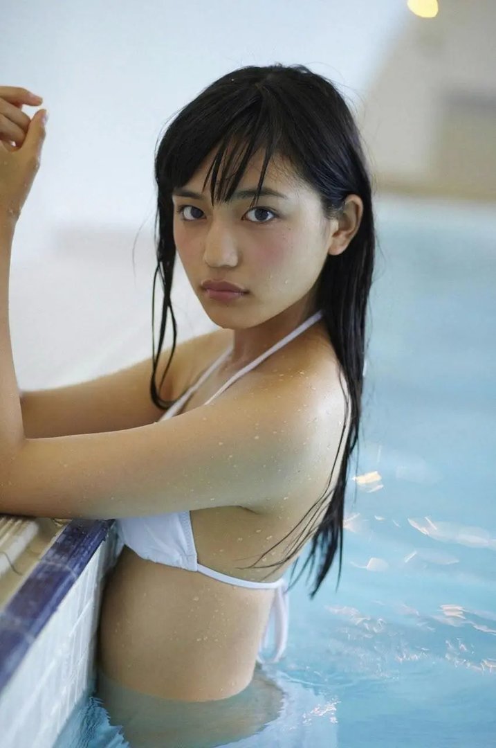川口春奈ってどんな人？ 水着姿から熱愛、最新情報まで徹底解剖！
