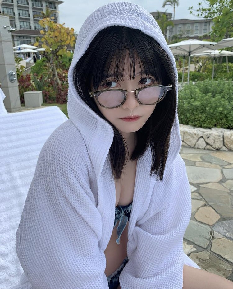 景井ひな