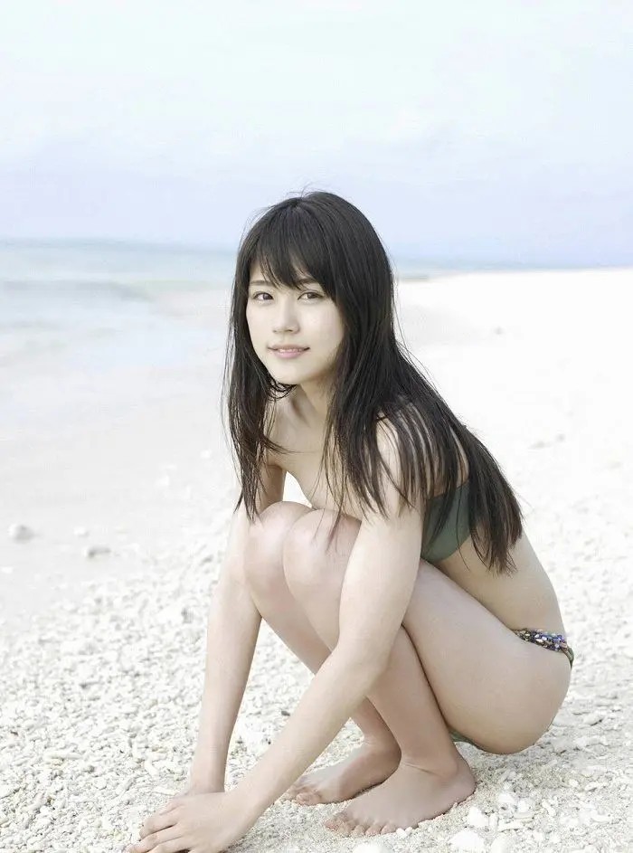 有村架純ってどんな人？ 熱愛、水着、すっぴん…徹底解剖！