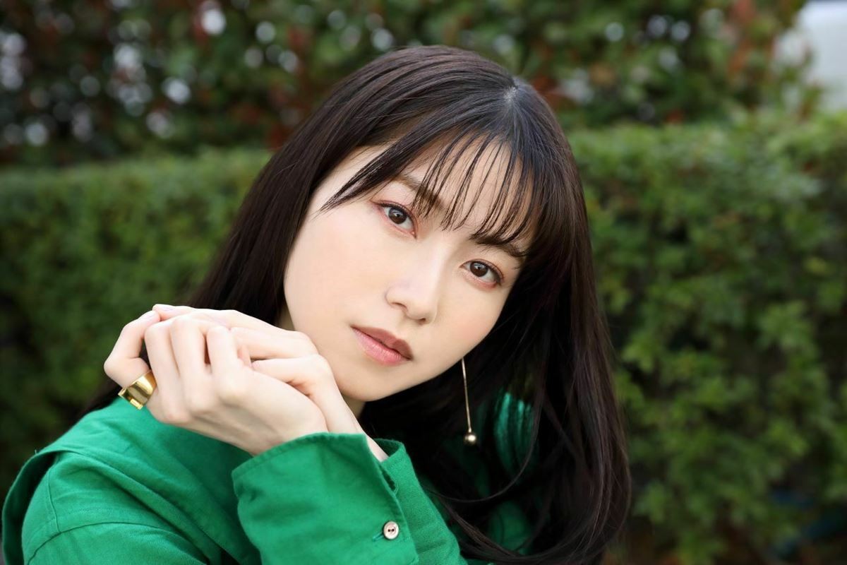 横山由依 水着