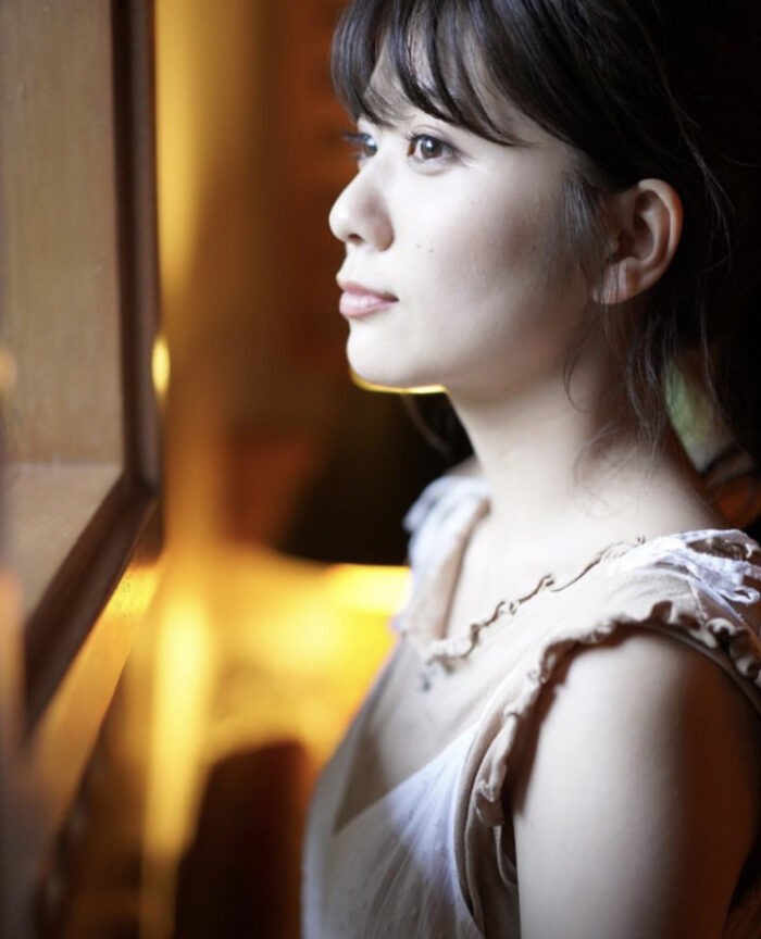 清水麻璃亜