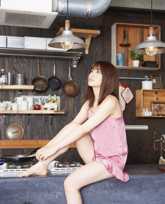 清水麻璃亜